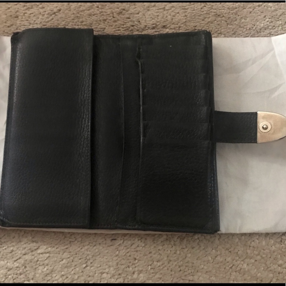 Used Gucci Wallet - Picture 2 of 3